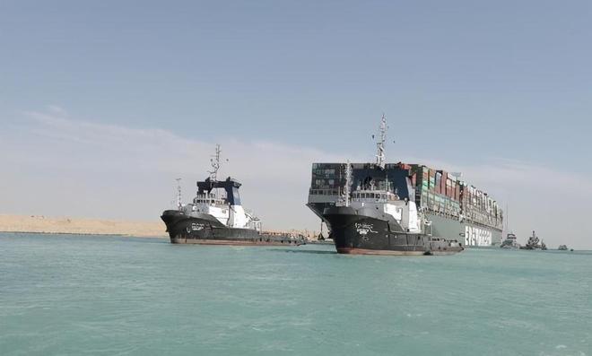 苏伊士运河正式恢复通航|集装箱船|港口|拖船_网易订阅