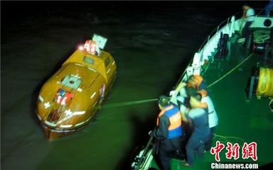 浙江两船相撞致15人遇险 1人死亡1人下落不明