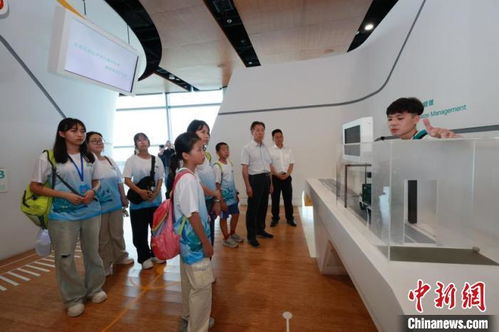 港深两地青少年参访香港环保科技园区